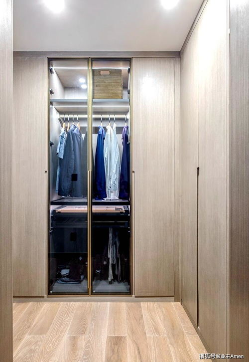 125平三室两厅轻奢风 金属门质感与隐形式拉手，演绎实用美学新篇章